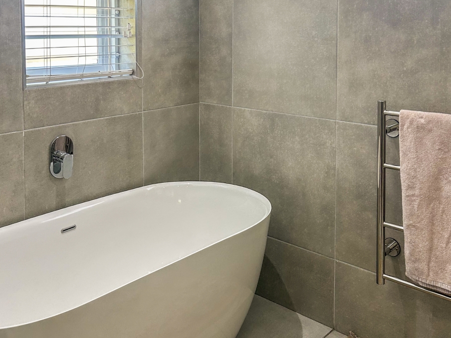 3 Bedroom Property for Sale in Heuwelkruin Western Cape